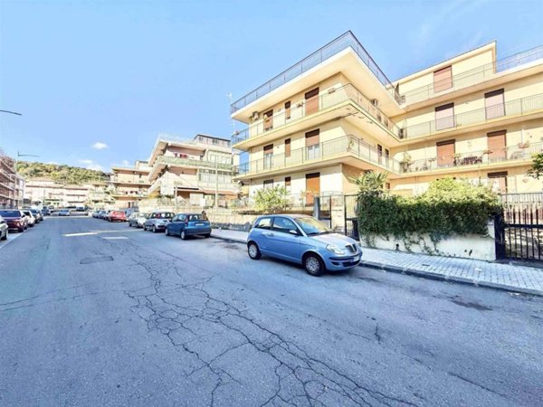 appartamento in vendita ad Aci Catena