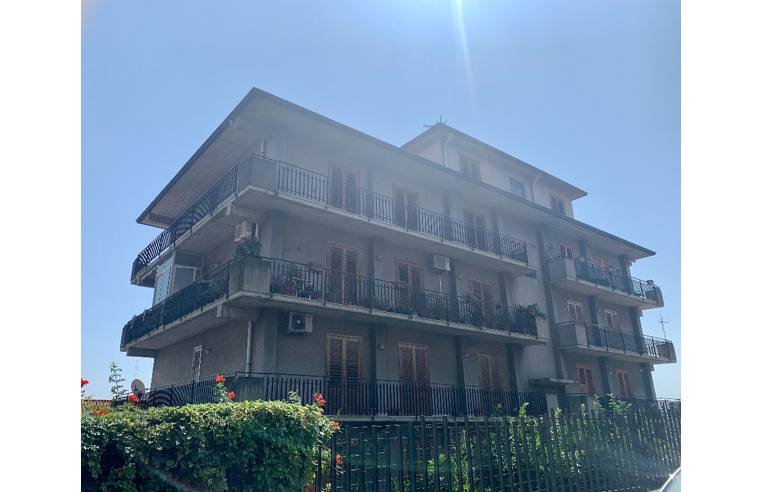 appartamento in vendita ad Aci Catena