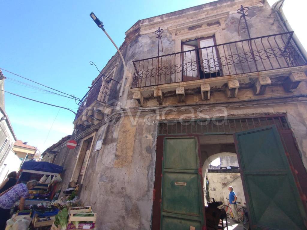 casa indipendente in vendita ad Aci Catena