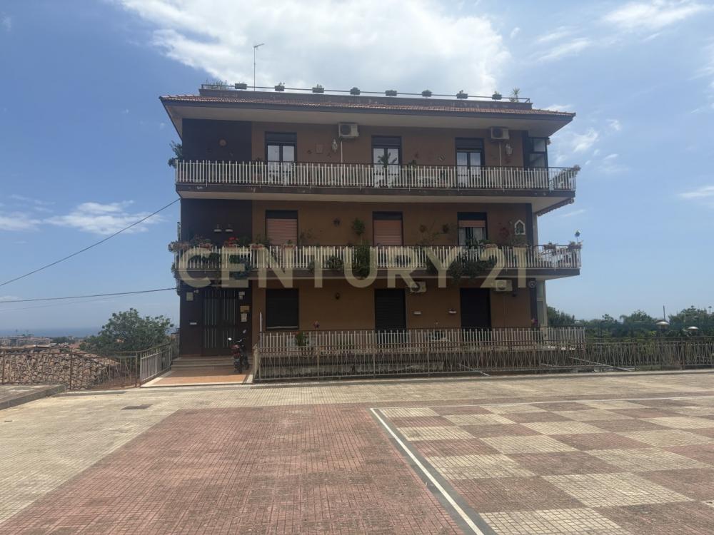 appartamento in vendita ad Aci Catena in zona Aci San Filippo