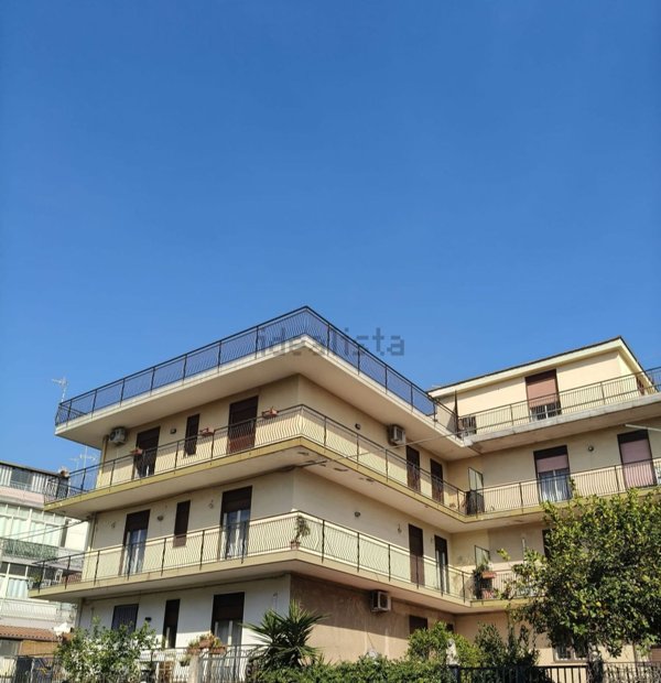 appartamento in vendita ad Aci Catena