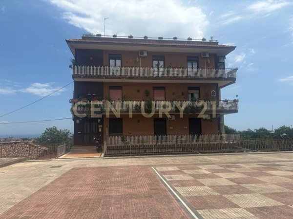 appartamento in vendita ad Aci Catena in zona Aci San Filippo