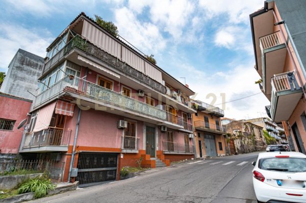 appartamento in vendita ad Aci Catena in zona Aci San Filippo