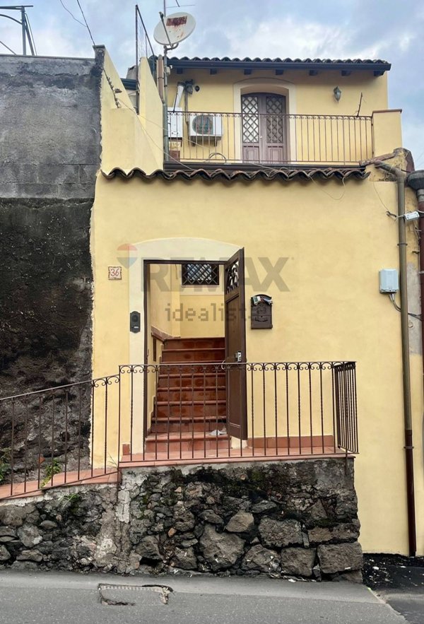 casa indipendente in vendita ad Aci Catena in zona Aci San Filippo