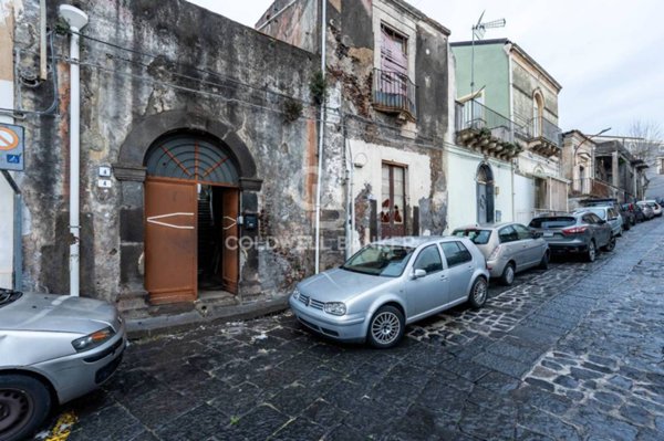 casa indipendente in vendita ad Aci Catena