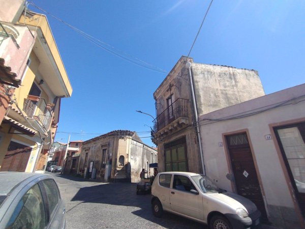 casa indipendente in vendita ad Aci Catena