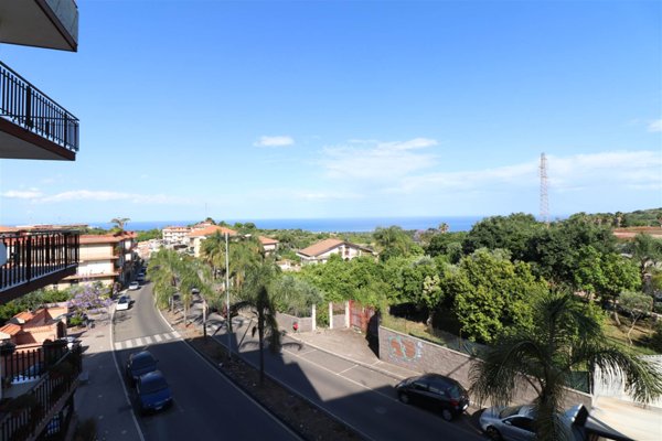 appartamento in vendita ad Aci Catena in zona Aci San Filippo