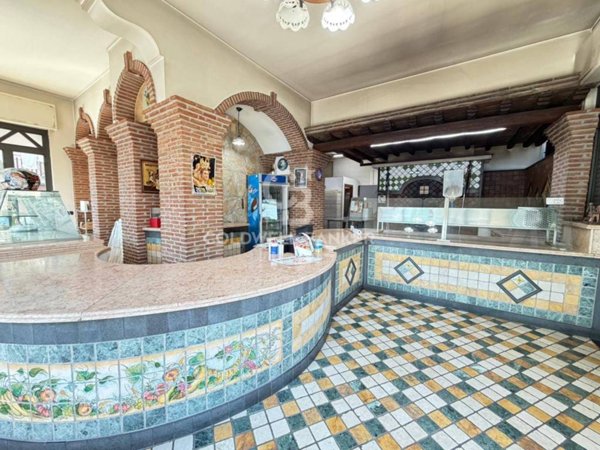 negozio in vendita ad Aci Catena