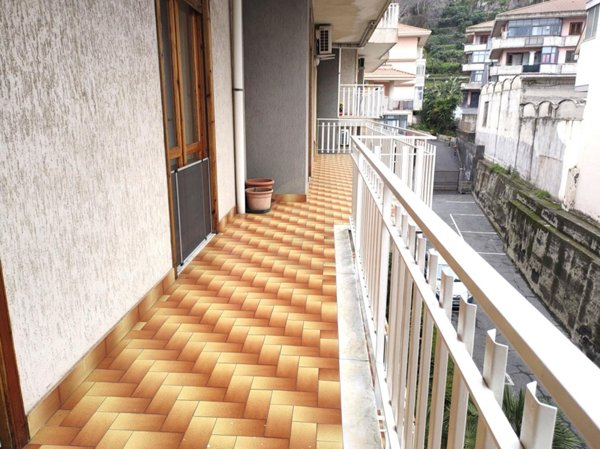 appartamento in vendita ad Aci Catena
