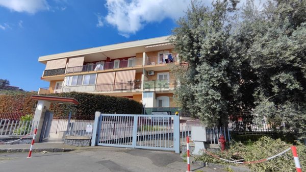appartamento in vendita ad Aci Catena