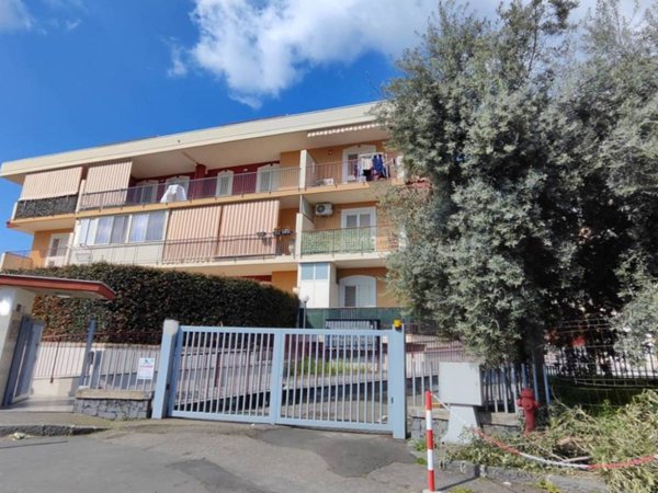 appartamento in vendita ad Aci Catena