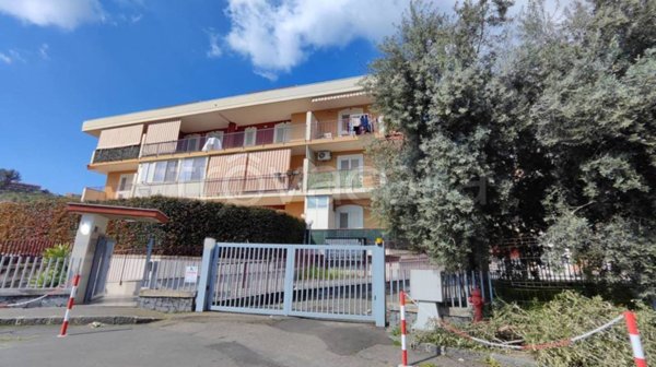 appartamento in vendita ad Aci Catena