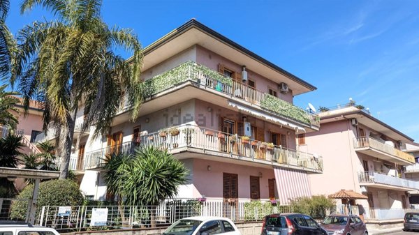 appartamento in vendita ad Aci Catena