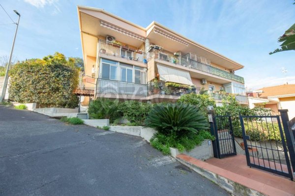 appartamento in vendita ad Aci Catena in zona Aci San Filippo