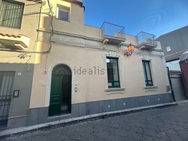 casa indipendente in vendita ad Aci Catena