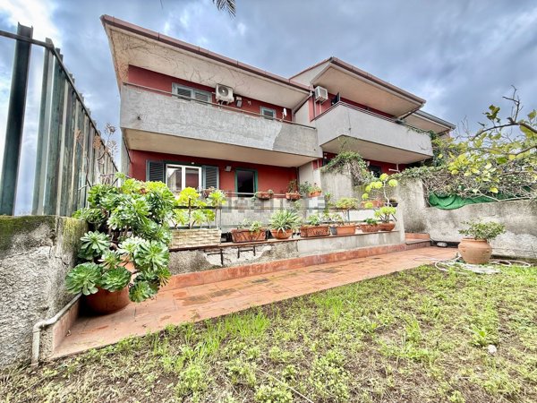 casa indipendente in vendita ad Aci Catena