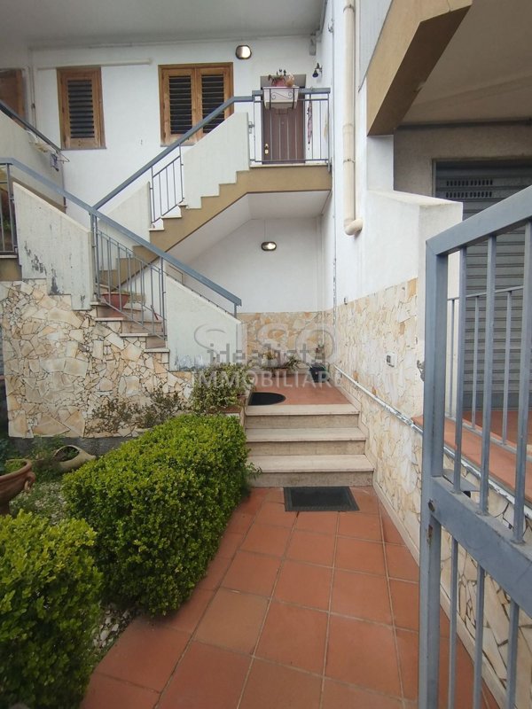 casa indipendente in vendita ad Aci Catena in zona Aci San Filippo