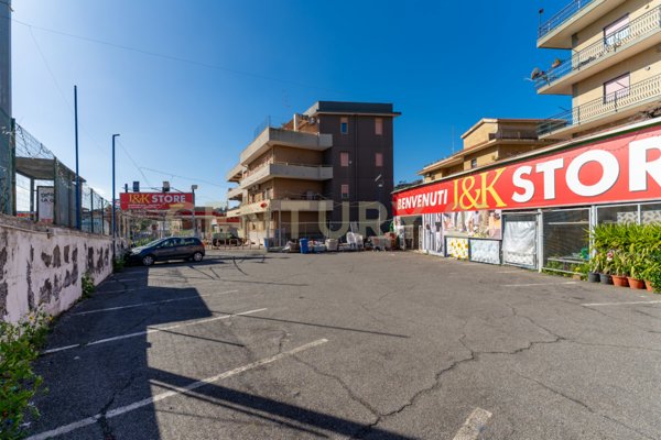 locale di sgombero in vendita ad Aci Catena in zona San Nicolò