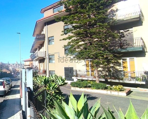 appartamento in vendita ad Aci Catena