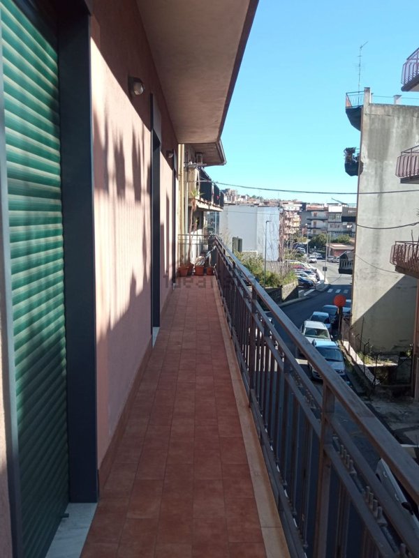 appartamento in vendita ad Aci Catena