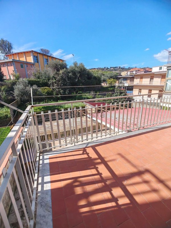 appartamento in vendita ad Aci Catena in zona Aci San Filippo