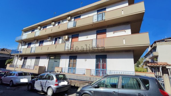 appartamento in vendita ad Aci Catena