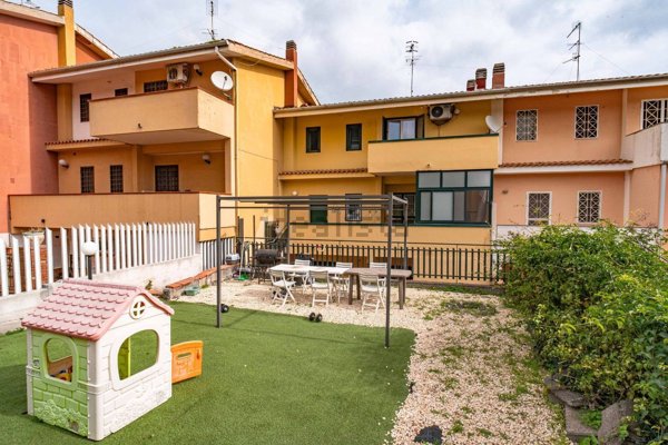 casa indipendente in vendita ad Aci Catena in zona Vampolieri