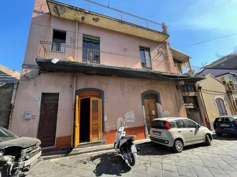 casa indipendente in vendita ad Aci Catena