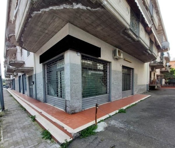 negozio in vendita ad Aci Catena