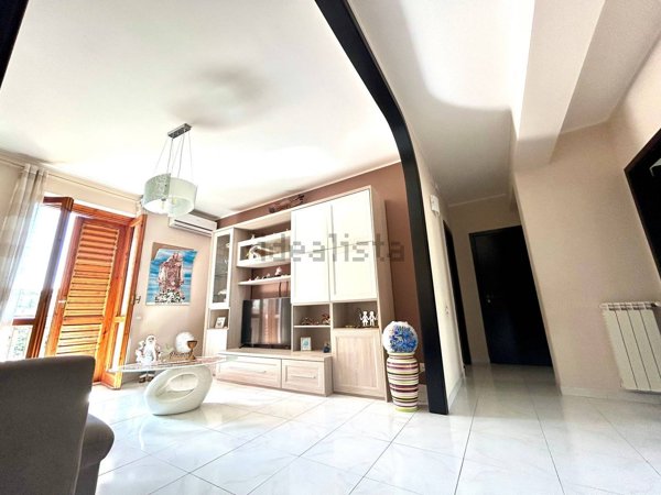 appartamento in vendita ad Aci Catena