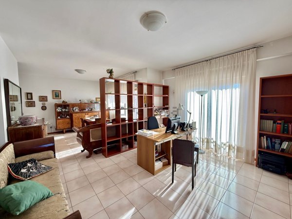 appartamento in vendita ad Aci Catena in zona Vampolieri