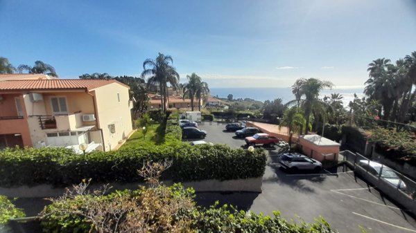 casa indipendente in vendita ad Aci Catena