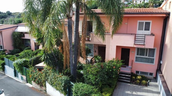 casa indipendente in vendita ad Aci Catena