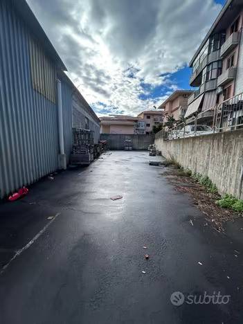 negozio in vendita ad Aci Catena