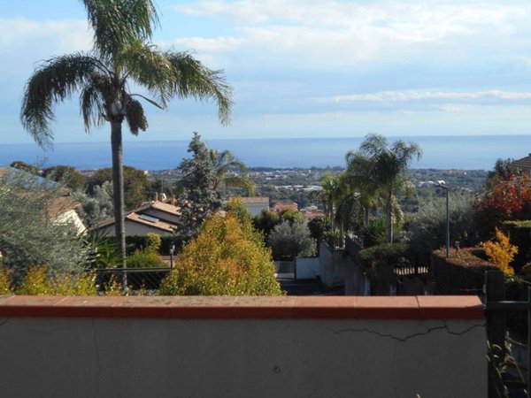 casa indipendente in vendita ad Aci Catena