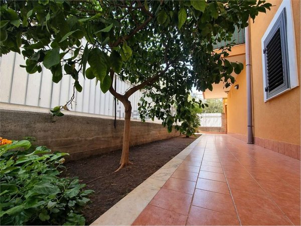 appartamento in vendita ad Aci Catena