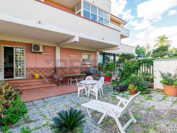 casa indipendente in vendita ad Aci Catena in zona Vampolieri