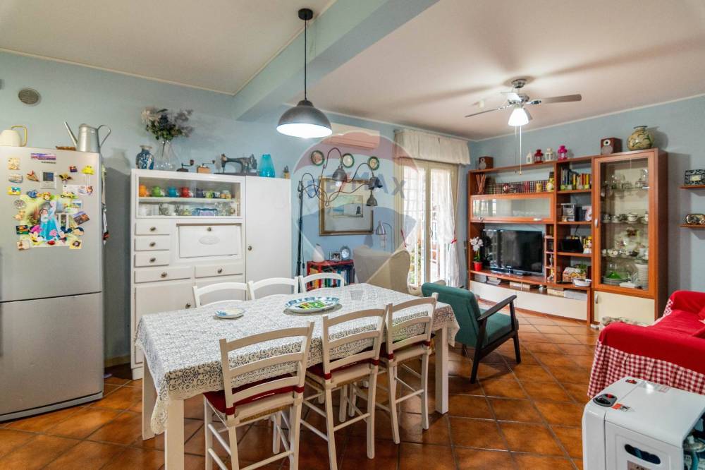 casa indipendente in vendita ad Aci Catena in zona Vampolieri