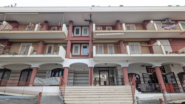 locale commerciale in vendita ad Aci Catena