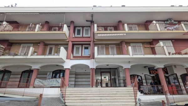 locale commerciale in vendita ad Aci Catena