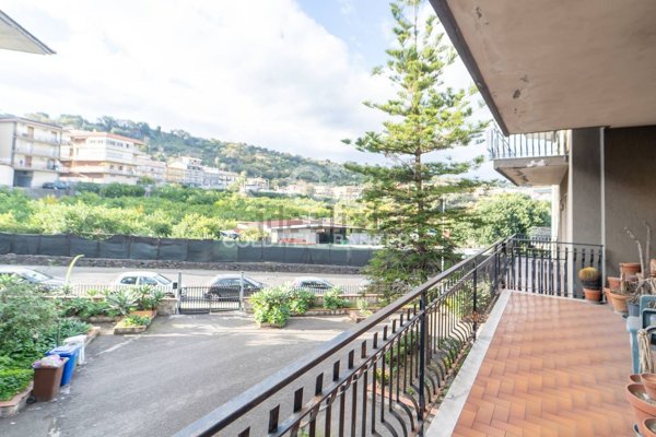 appartamento in vendita ad Aci Catena
