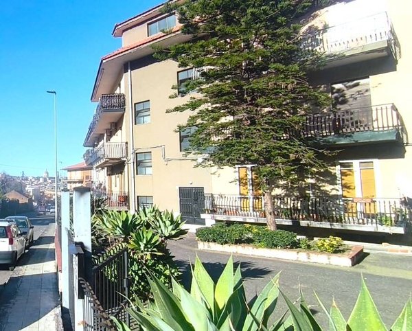appartamento in vendita ad Aci Catena