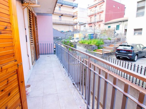 appartamento in vendita ad Aci Catena