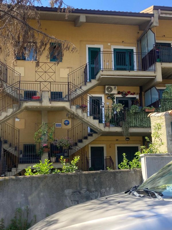 appartamento in vendita ad Aci Catena