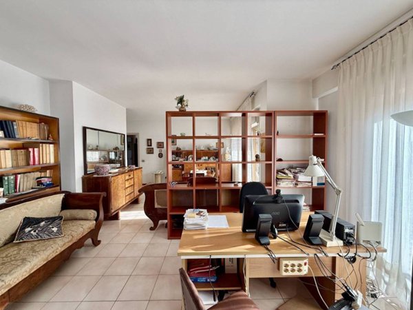 appartamento in vendita ad Aci Catena in zona Vampolieri