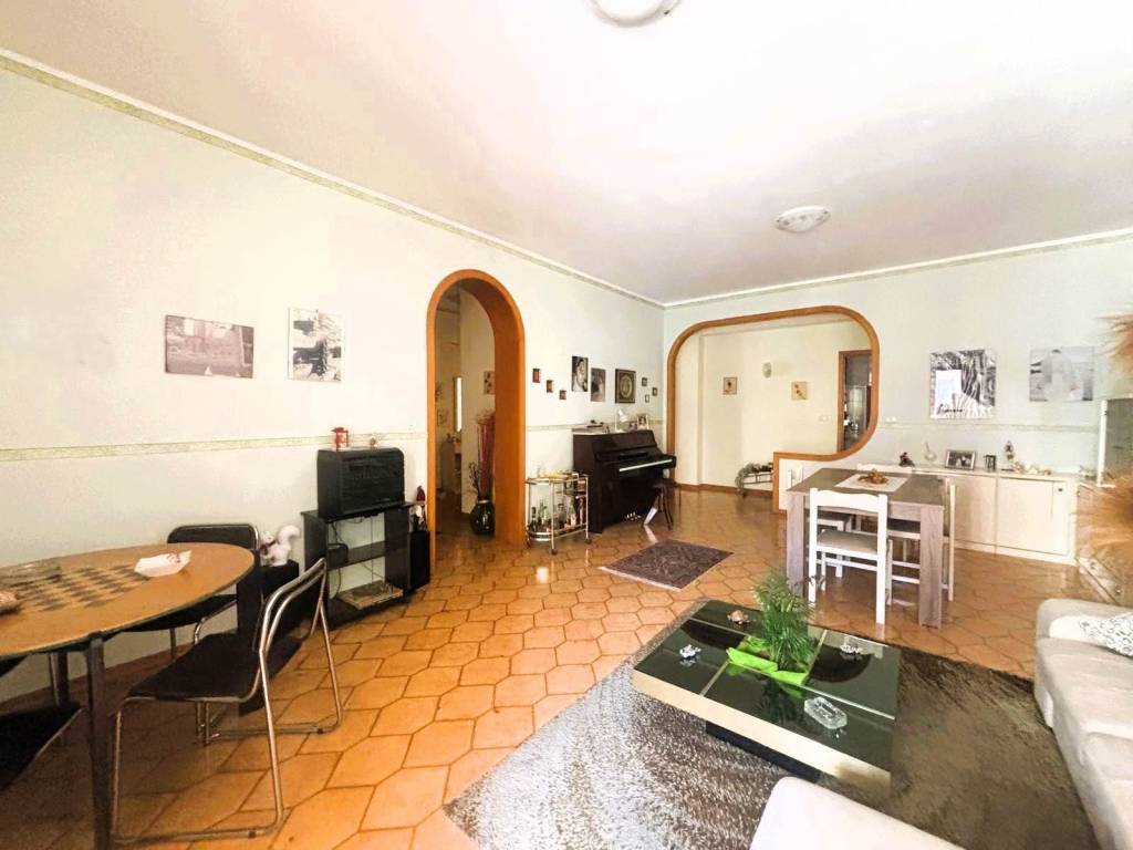 appartamento in vendita ad Aci Catena in zona Aci San Filippo