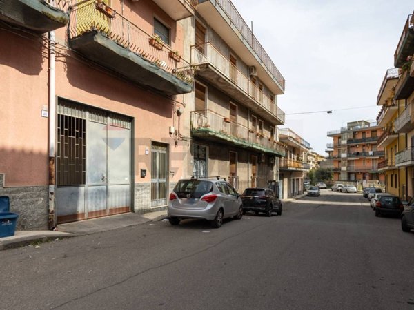appartamento in vendita ad Aci Catena