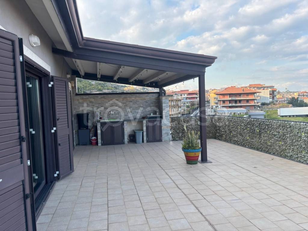 appartamento in vendita ad Aci Catena