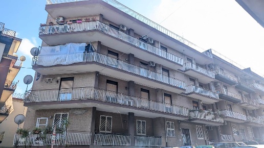 appartamento in vendita ad Aci Catena