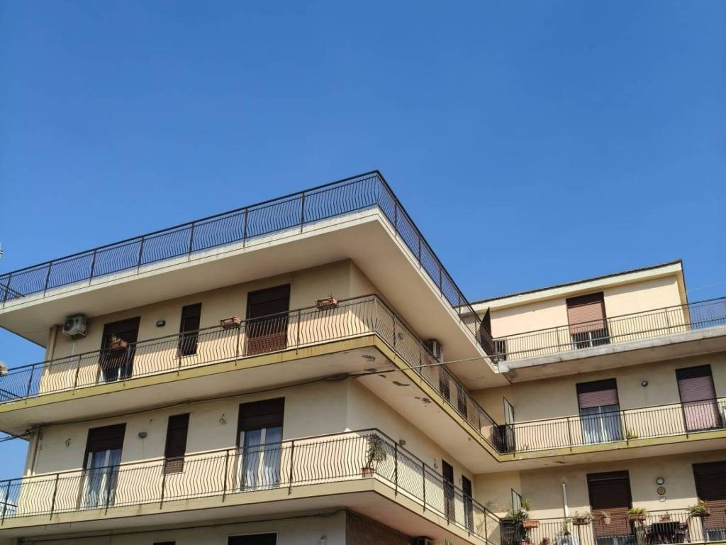 appartamento in vendita ad Aci Catena